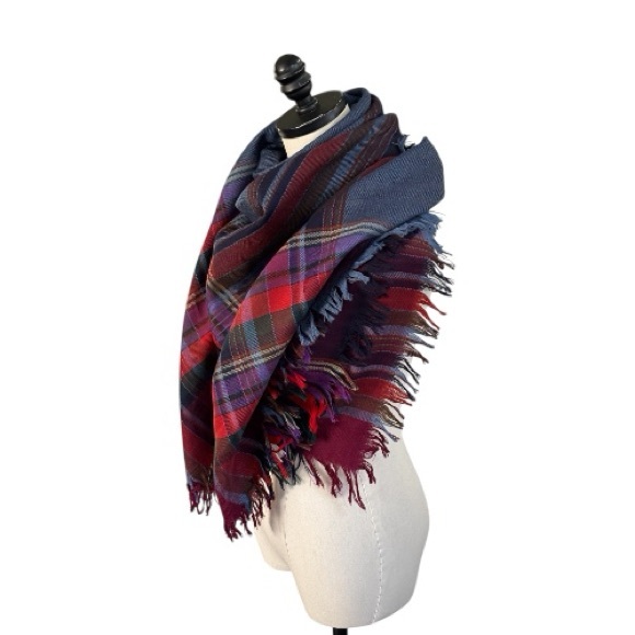 John Hanly & Co. LTD Pure Wool Made in Ireland Plaid Fringe Shawl | 54 X 54 - Picture 2 of 10